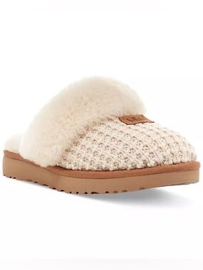 Ugg Cozy Sweater Knit Indoor Outdoor Slippers in Cream. Size 7.